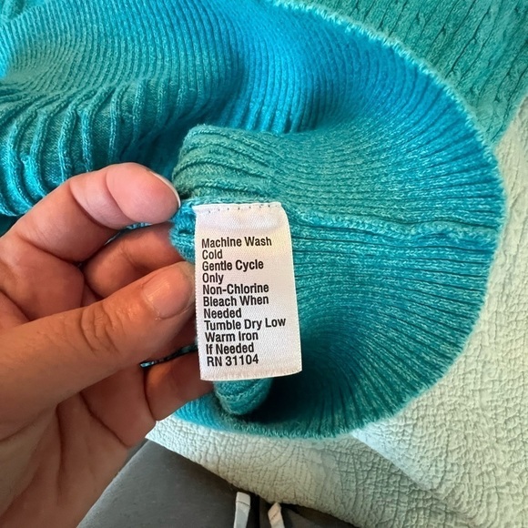 KIM Rogers Women’s V-neck Sweater, size small. In great condition. - Picture 5 of 7